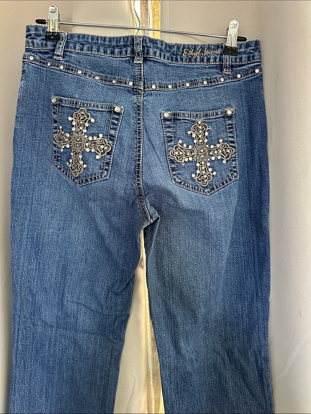 Ethyl Embellished Medium Blue Boot Cut Jeans with Cross Pocket Detail sz 6